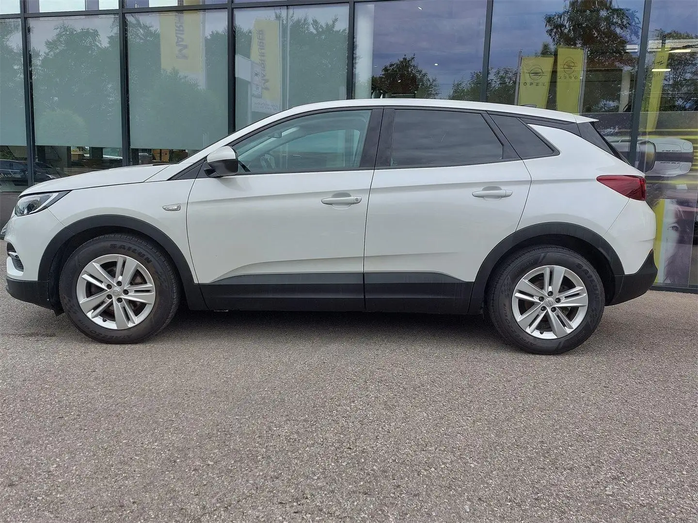 Opel Grandland X 1,2 Turbo Innovation 130 PS AT8 Weiß - 2