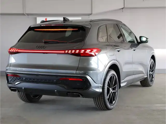Audi Q5 view 14