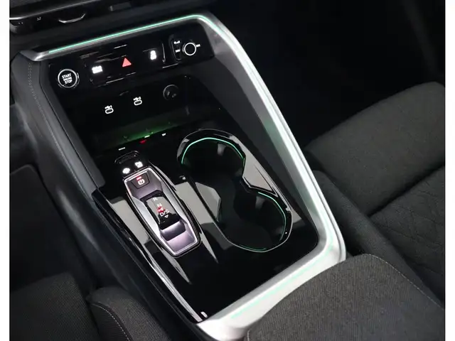 Audi Q5 view 9