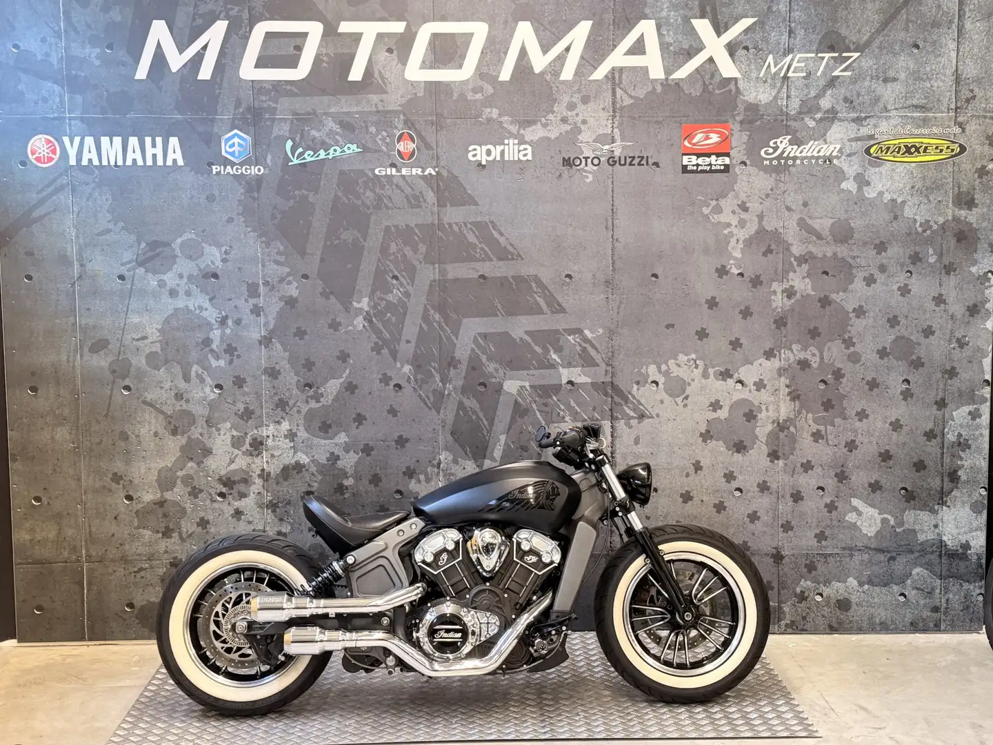 Indian Scout Zwart - 1