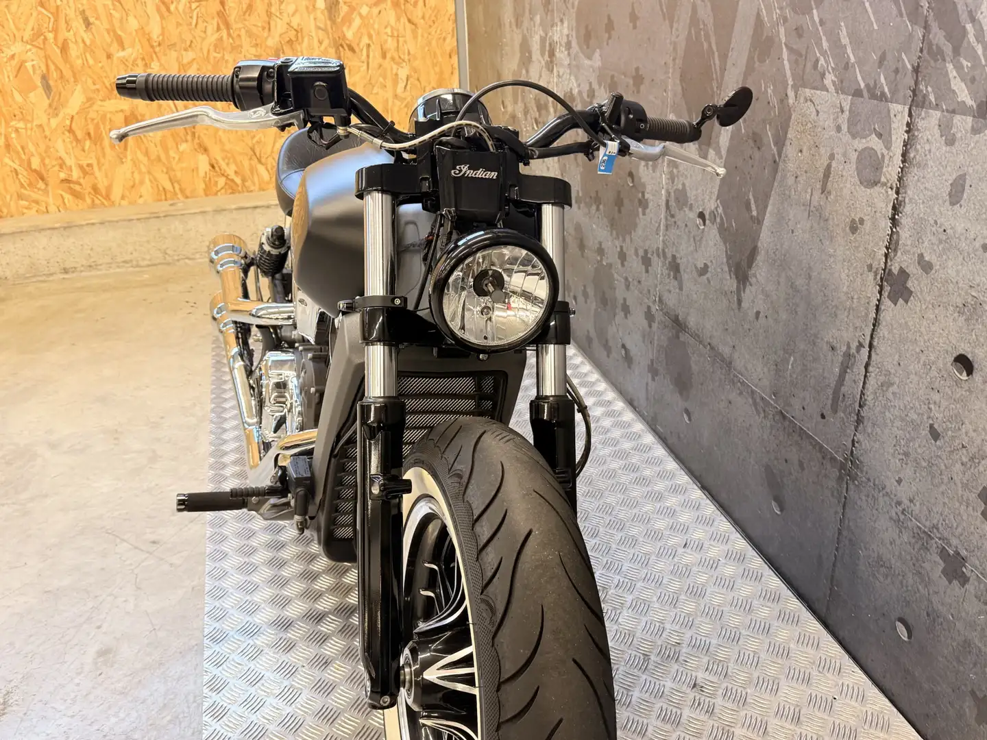 Indian Scout Zwart - 2