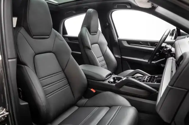 Porsche Cayenne view 11