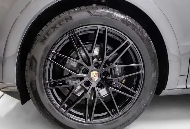 Porsche Cayenne view 5