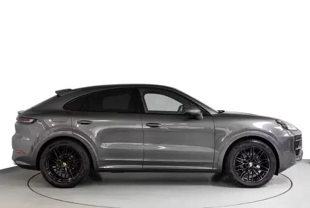 Porsche Cayenne view 6