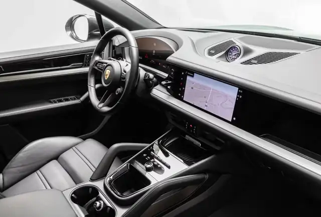 Porsche Cayenne view 9