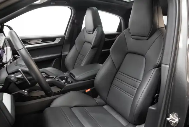 Porsche Cayenne view 12