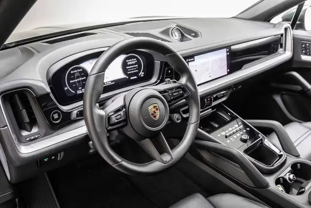 Porsche Cayenne view 8