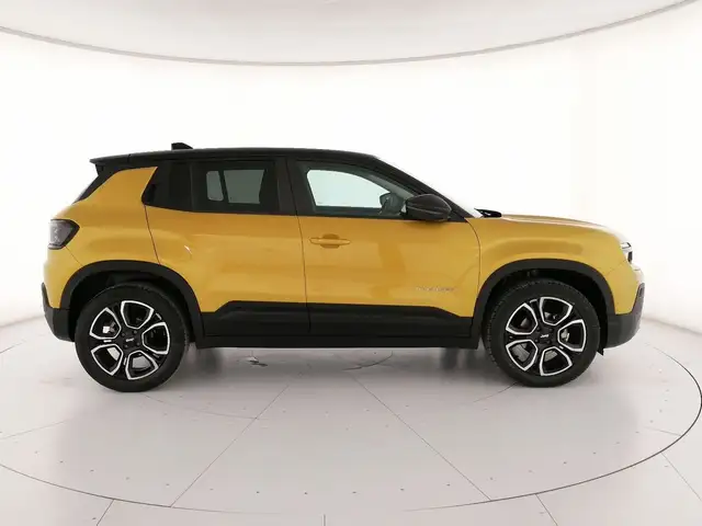 Jeep Avenger view 3