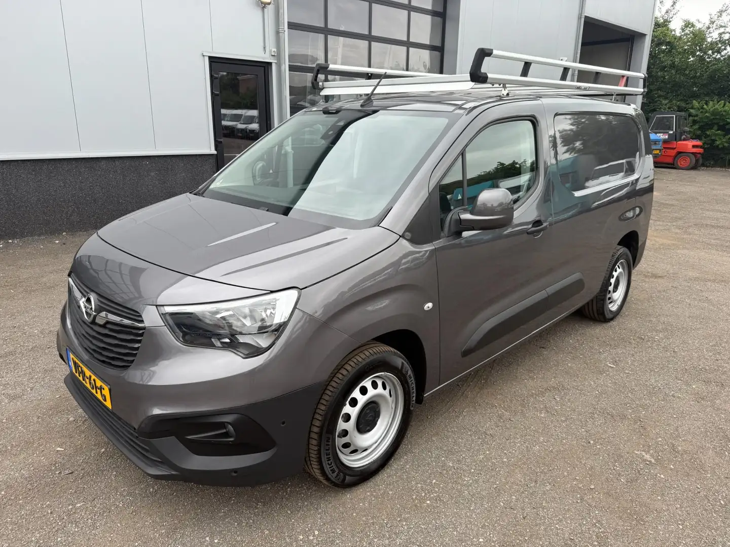 Opel Combo L2 102PK Airco / Cruise Control / Camera's/ Euro 6 Grijs - 1