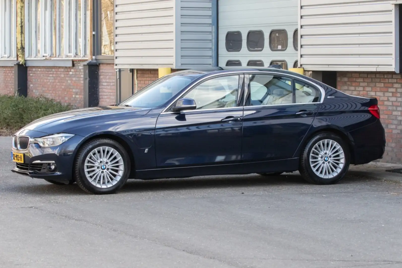 BMW 330 3-serie 330e Cent.Hi.Ex. Blauw - 2