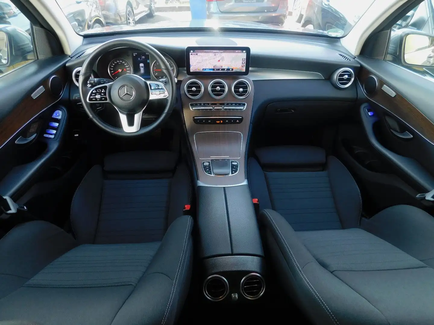 Mercedes-Benz GLC 220 d 4MATIC Autom 9G AHK Navi LED Kamera eH Grau - 2