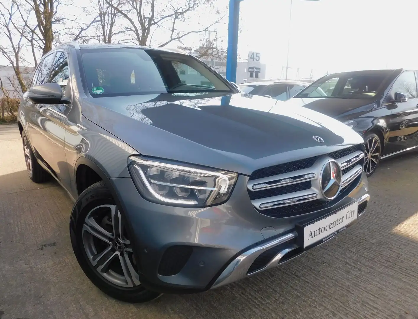 Mercedes-Benz GLC 220 d 4MATIC Autom 9G AHK Navi LED Kamera eH Grau - 1