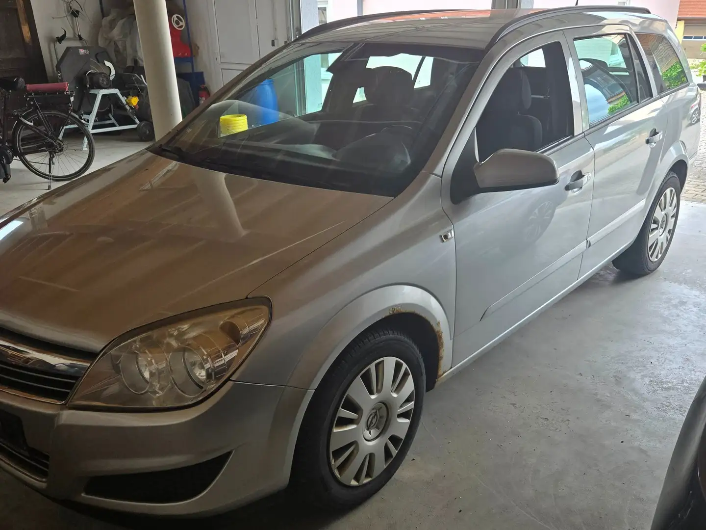 Opel Astra 1.9 CDTI Caravan Silber - 1