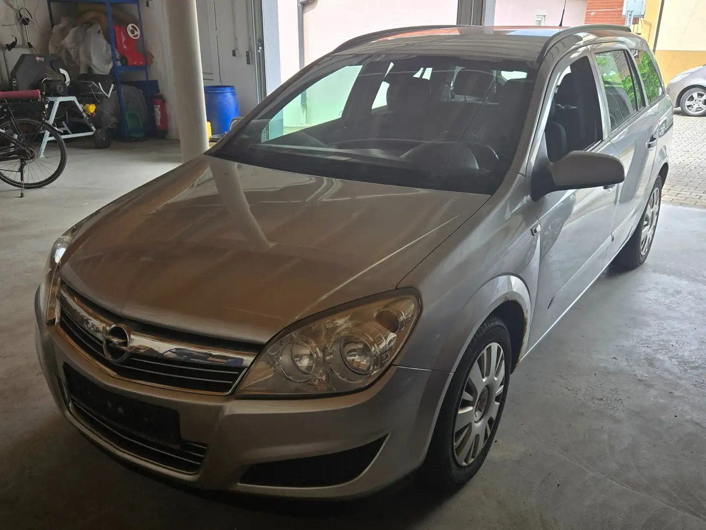 Opel Astra 1.9 CDTI Caravan Silber - 2