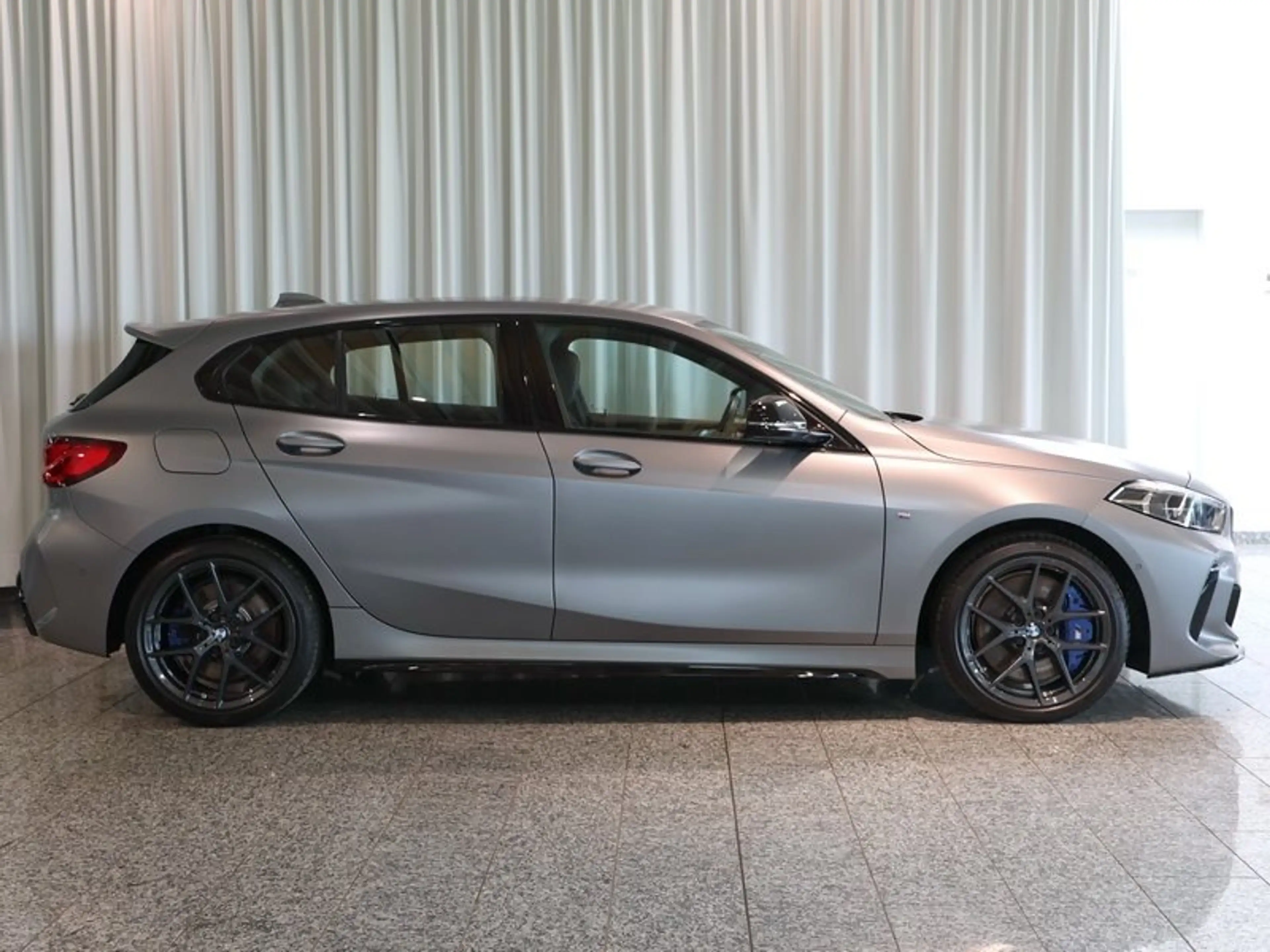 BMW 135 M135i xDrive Hatch — photo 2