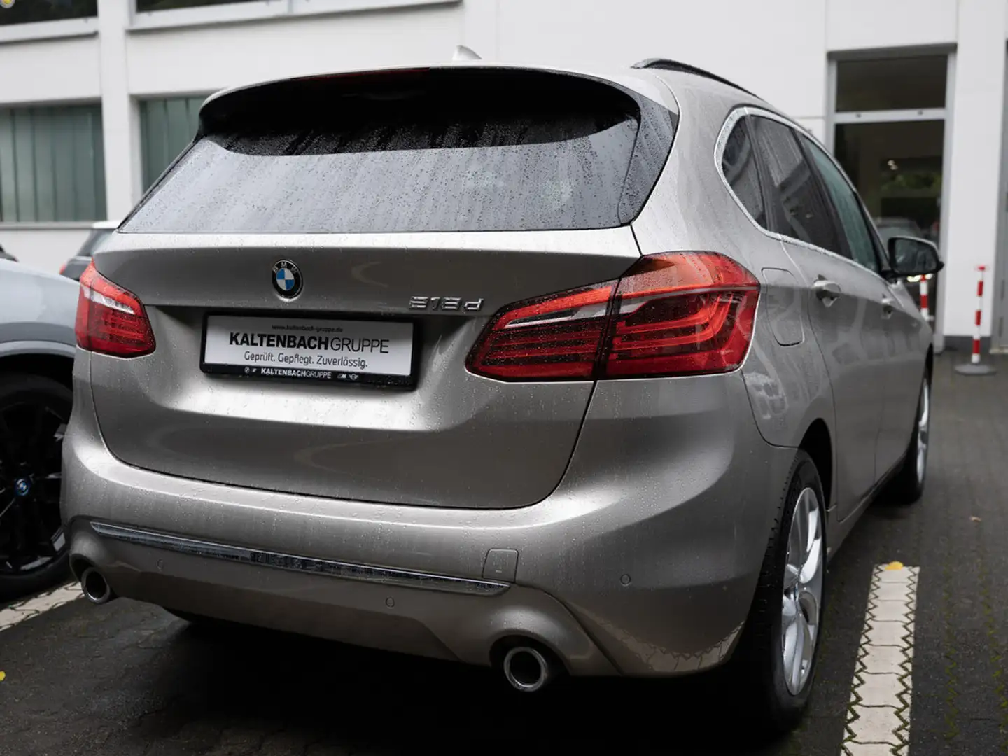 BMW 218 Active Tourer Luxury Line FACEL. AHK LED Argent - 2