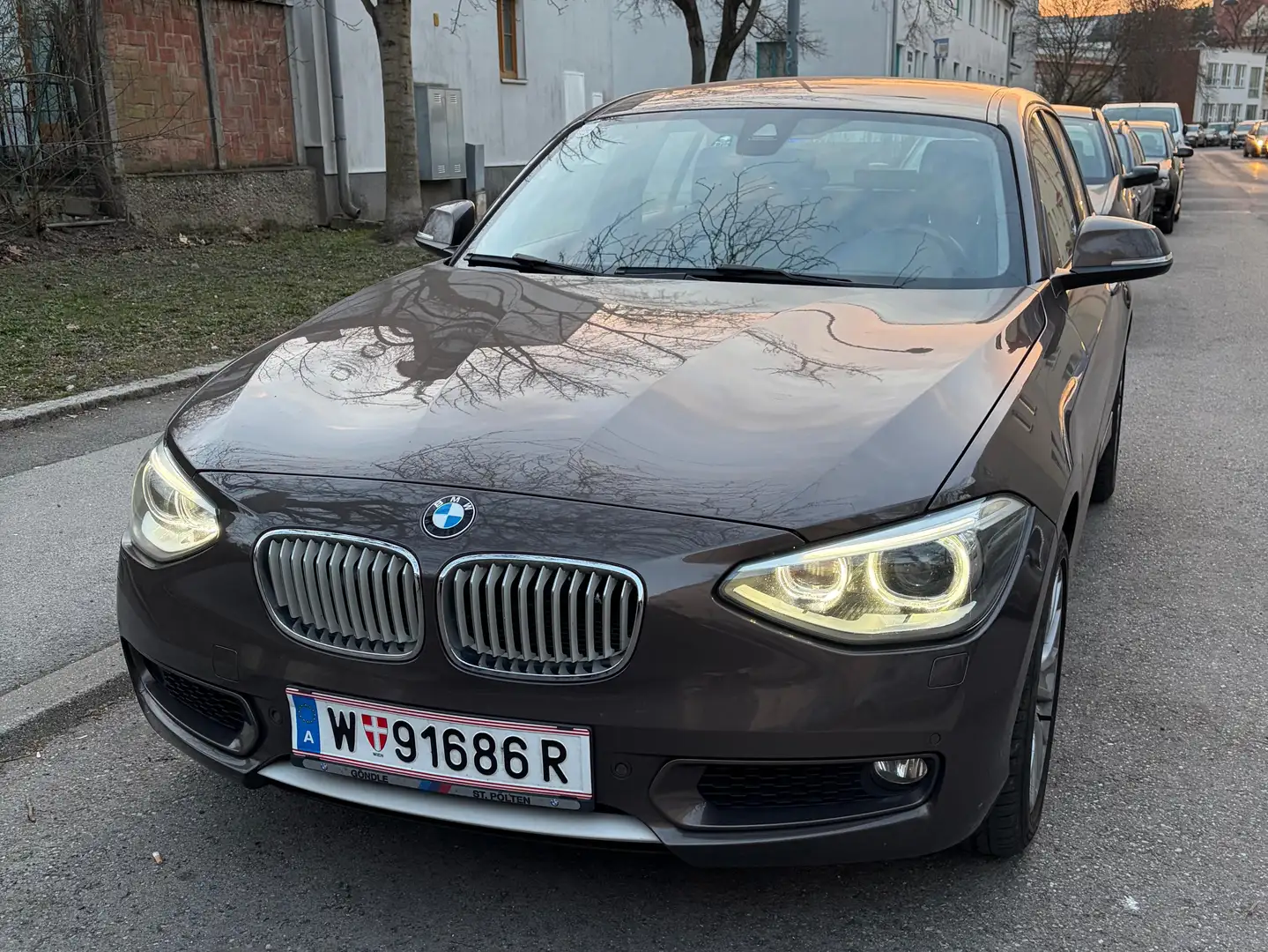 BMW 120 120d xDrive Braun - 1