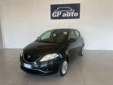 Ypsilon  0.9 t.air Gold ecochic metano 80cv
