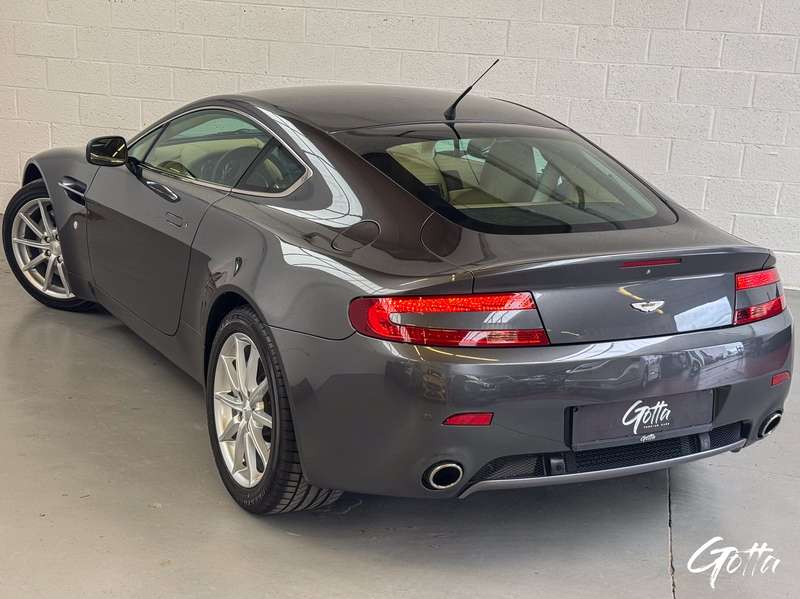 Photo du véhicule Aston Martin V8