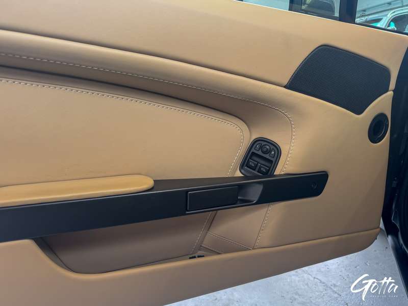 Photo du véhicule Aston Martin V8