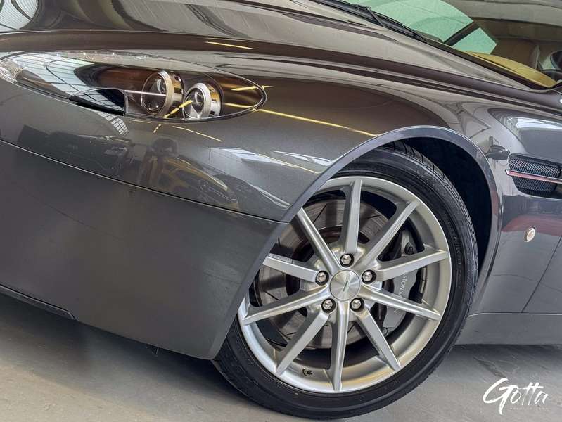 Photo du véhicule Aston Martin V8