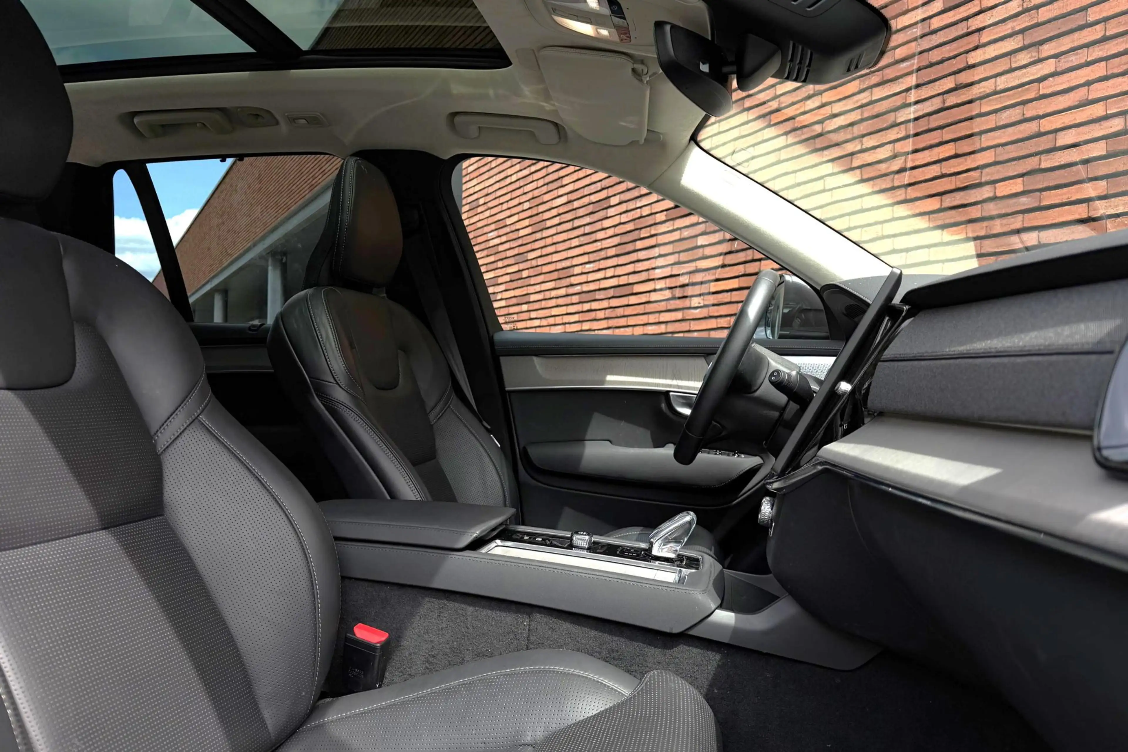 Volvo XC90 T8 Plug-in hybrid AWD Ultra Bright | Bowers & Wilk — photo 3