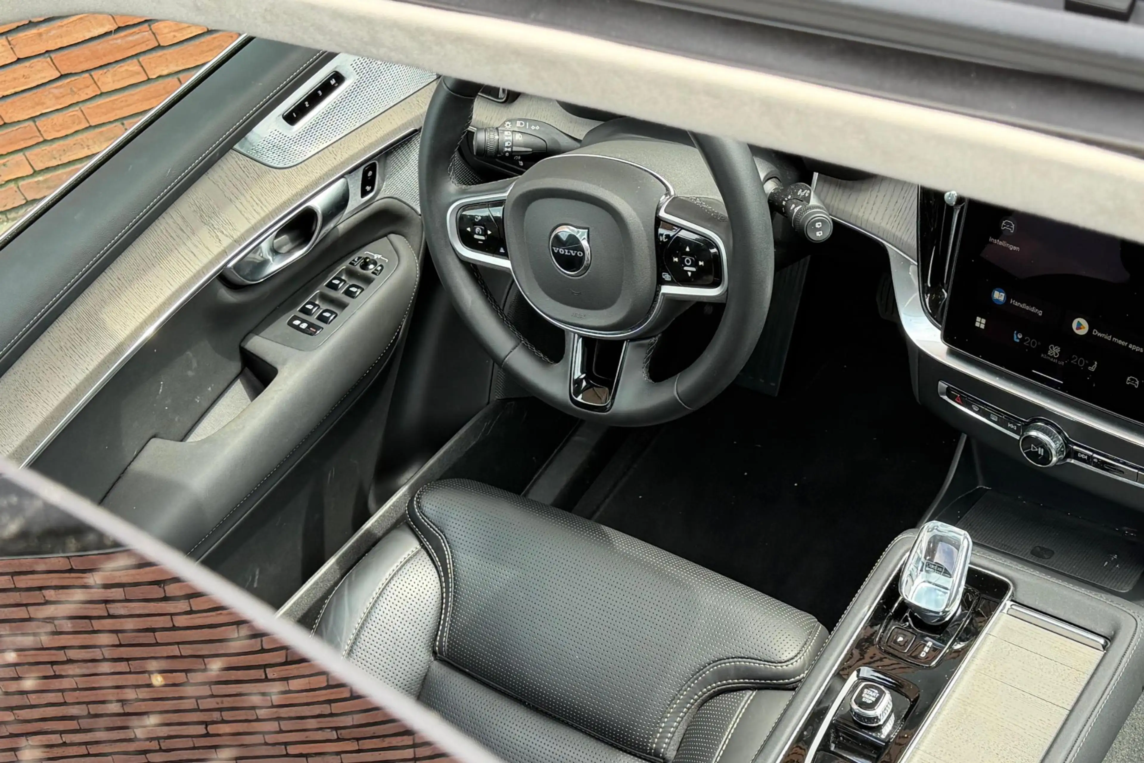 Volvo XC90 T8 Plug-in hybrid AWD Ultra Bright | Bowers & Wilk — photo 11