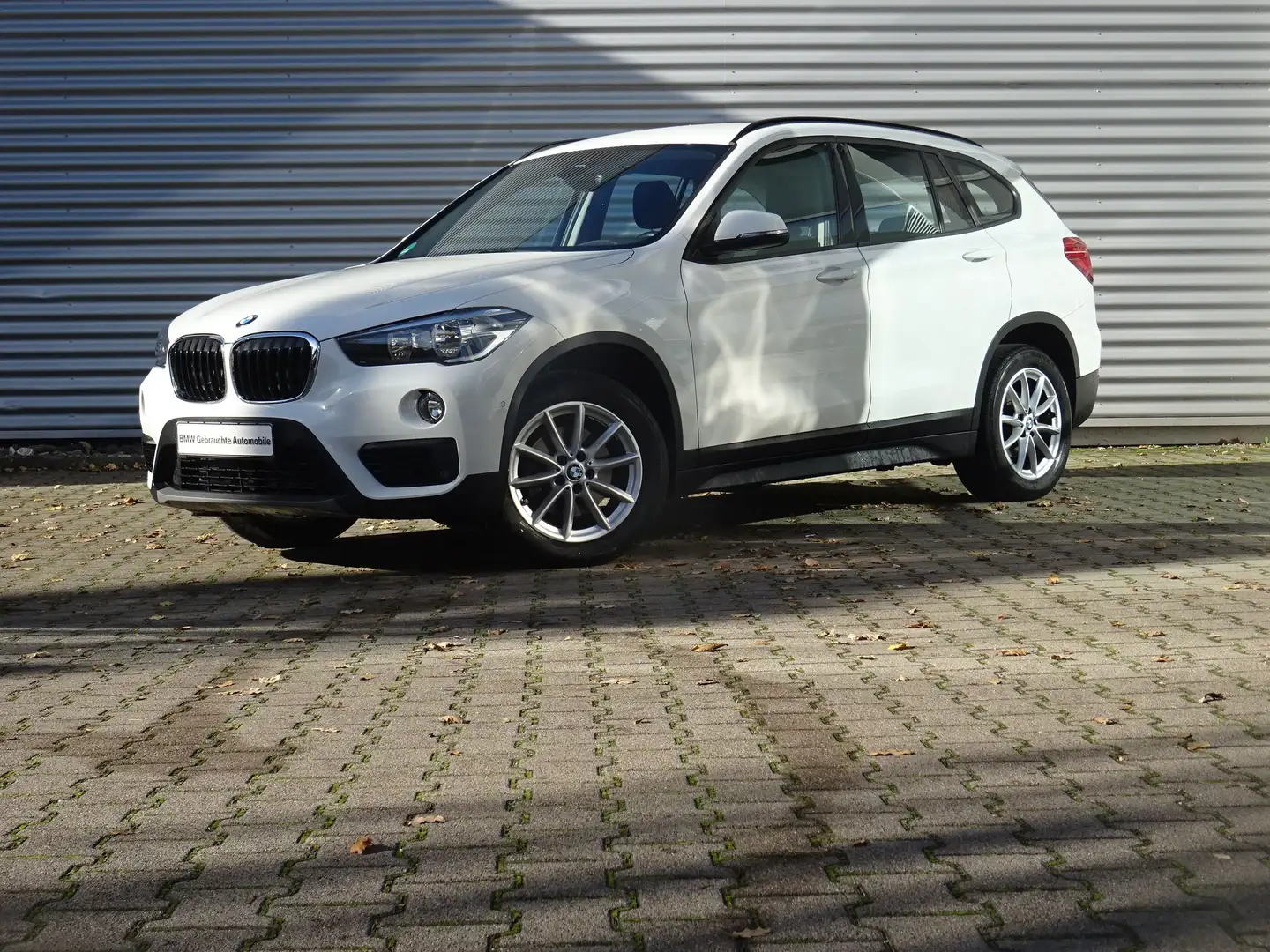 BMW X1 xDrive18d Advantage Navi Parkassist AHK LM SH Blanc - 2