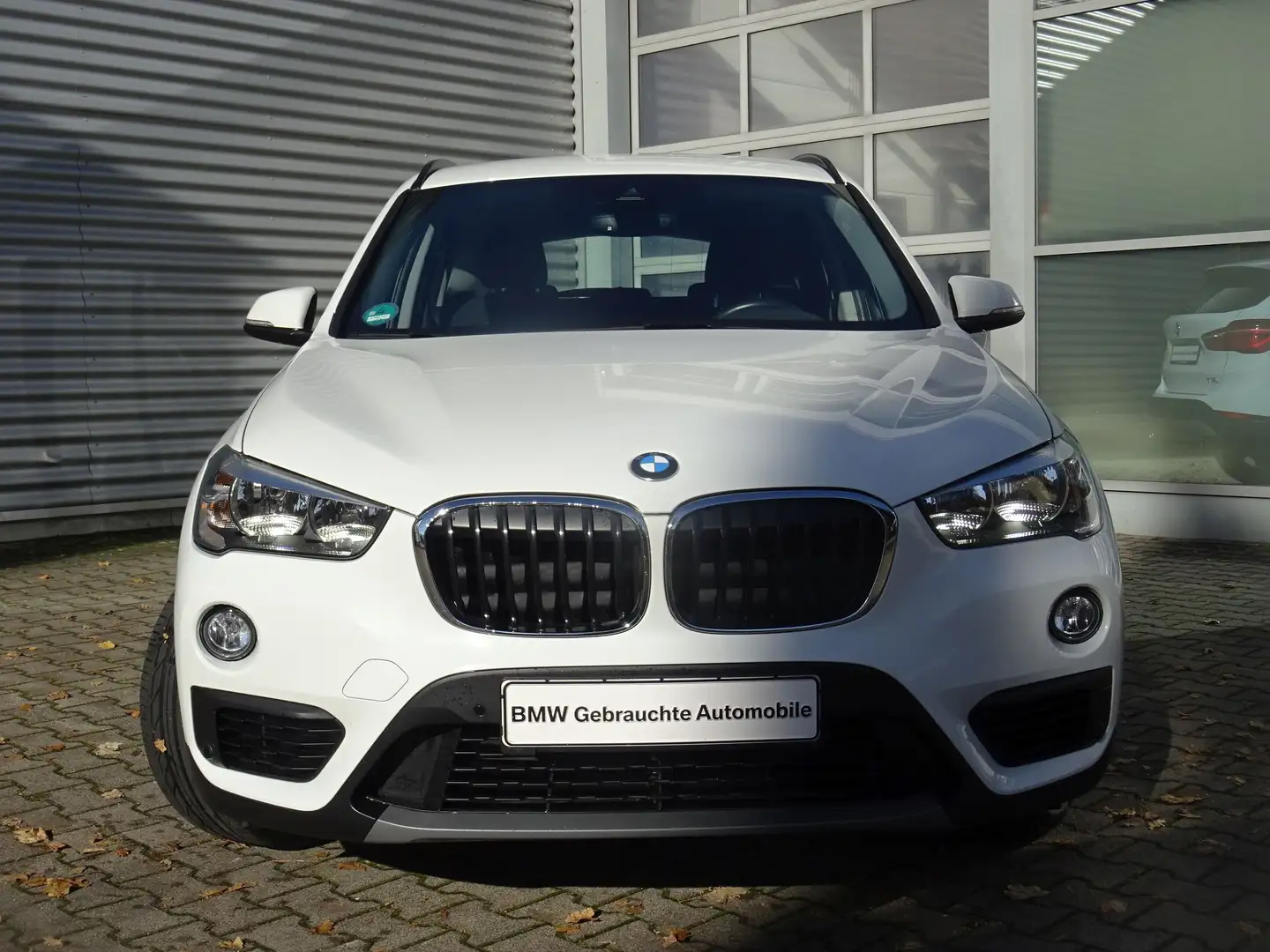 BMW X1 xDrive18d Advantage Navi Parkassist AHK LM SH Weiß - 2