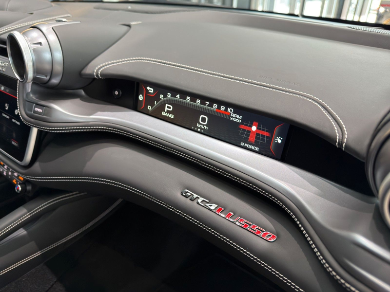 Ferrari GTC4 Lusso / Lift / Beifahrer-Display — photo 15