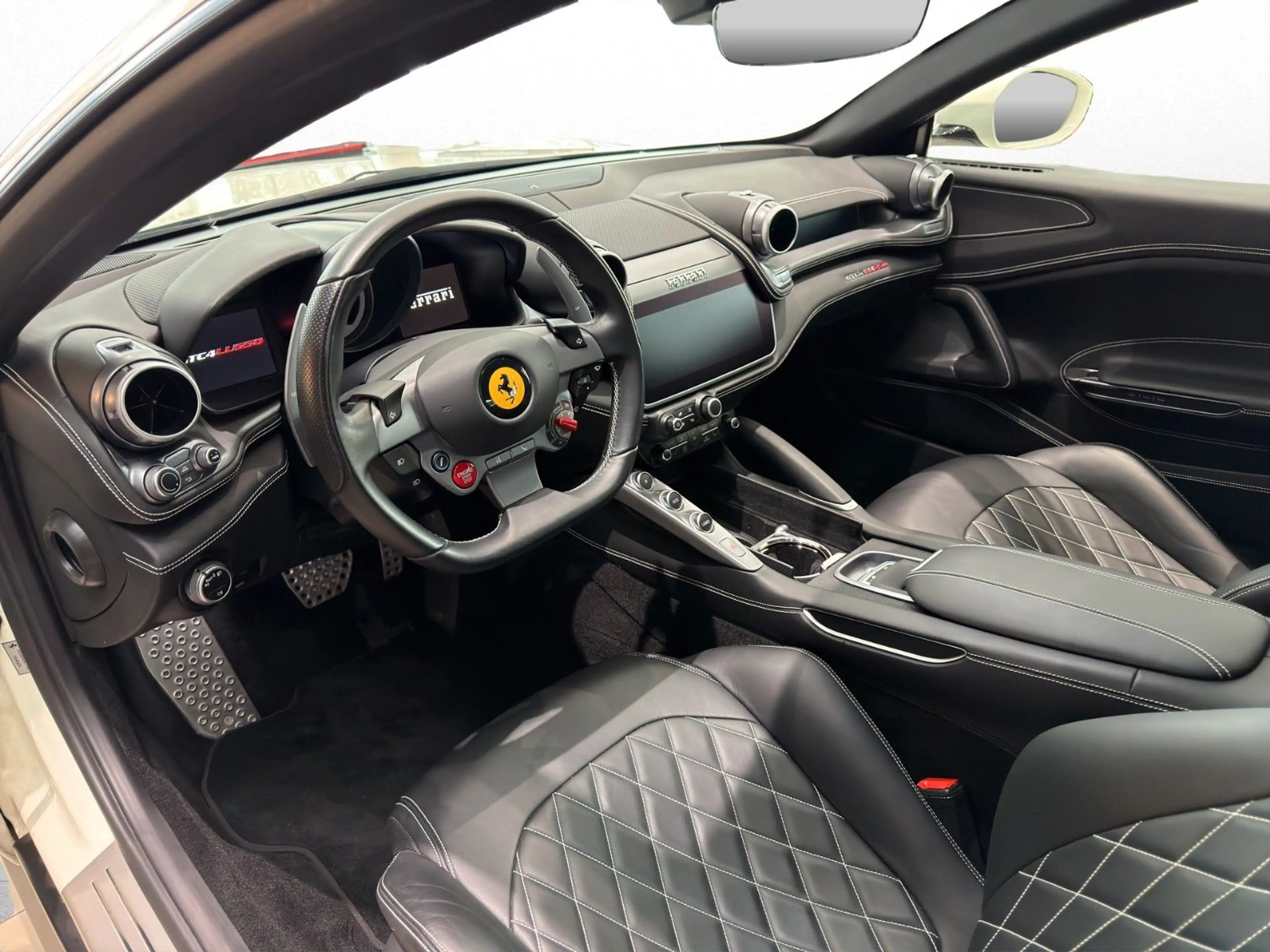 Ferrari GTC4 Lusso / Lift / Beifahrer-Display — photo 11