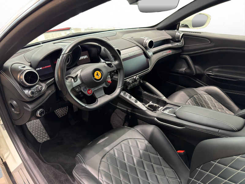 Ferrari GTC4 Lusso / Lift / Beifahrer-Display — photo 11