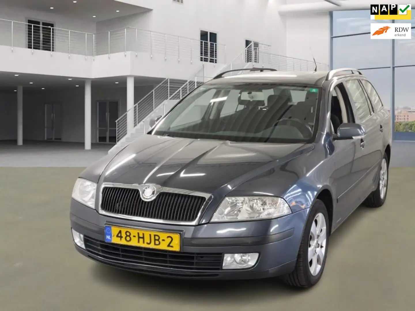 Skoda Octavia Combi 1.6 FSI Tour Grijs - 1