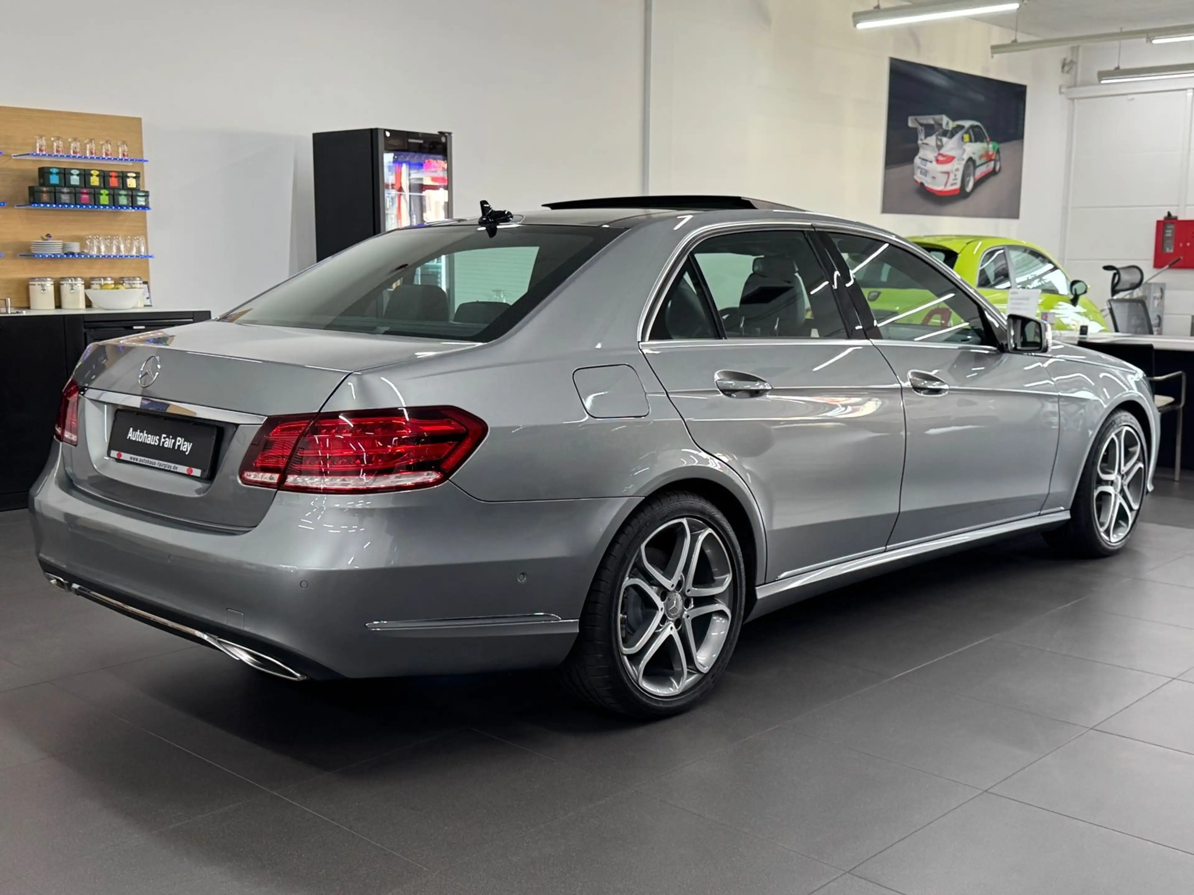Mercedes-Benz E 200 Avantgarde Aut. ILS/PANO/U-FREI/2.HD/TOP!! — photo 5