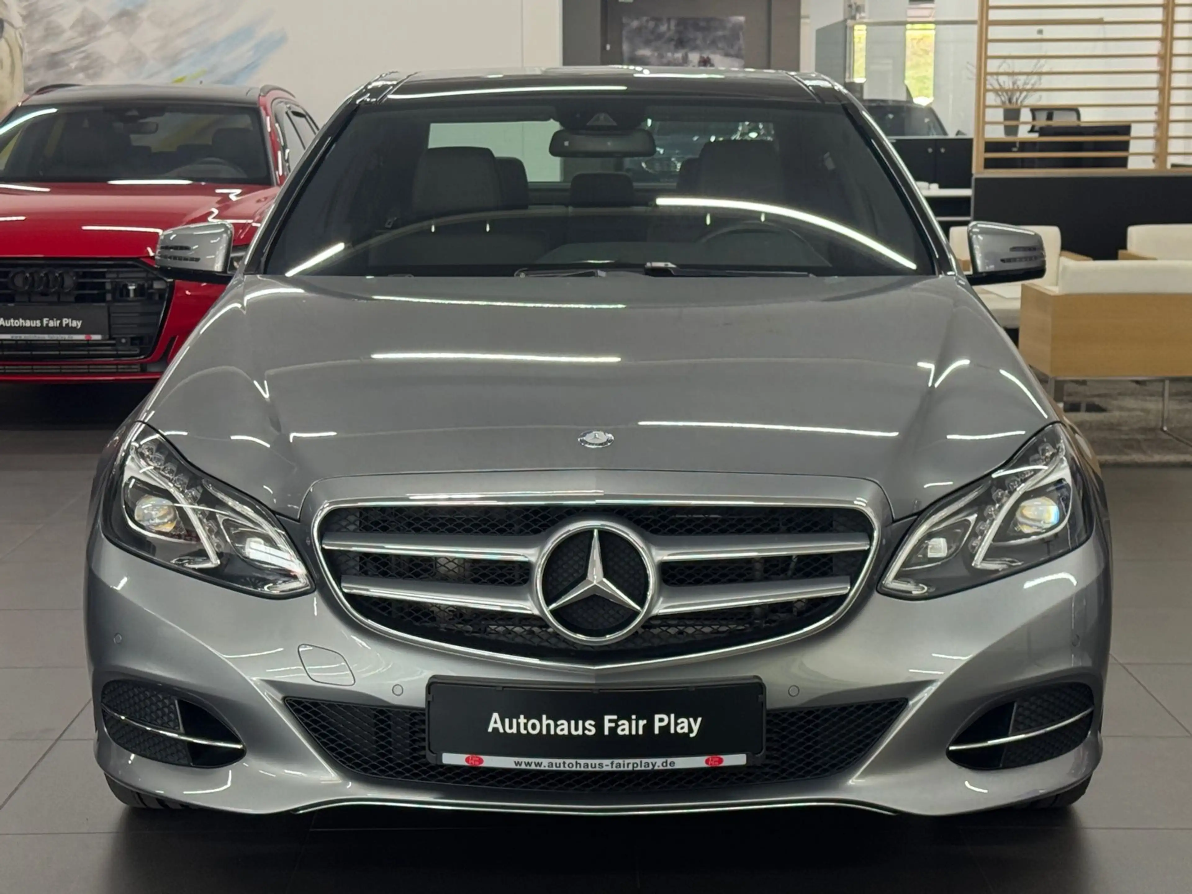 Mercedes-Benz E 200 Avantgarde Aut. ILS/PANO/U-FREI/2.HD/TOP!! — photo 2