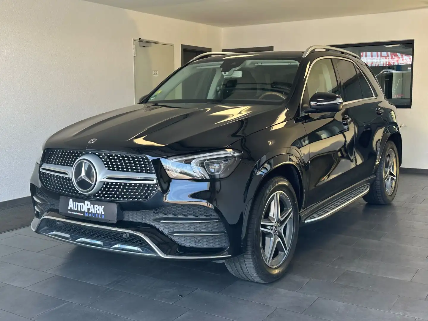 Mercedes-Benz GLE 300 d 4Matic AMG Line*AHK*Multibeam*Pano Negru - 2