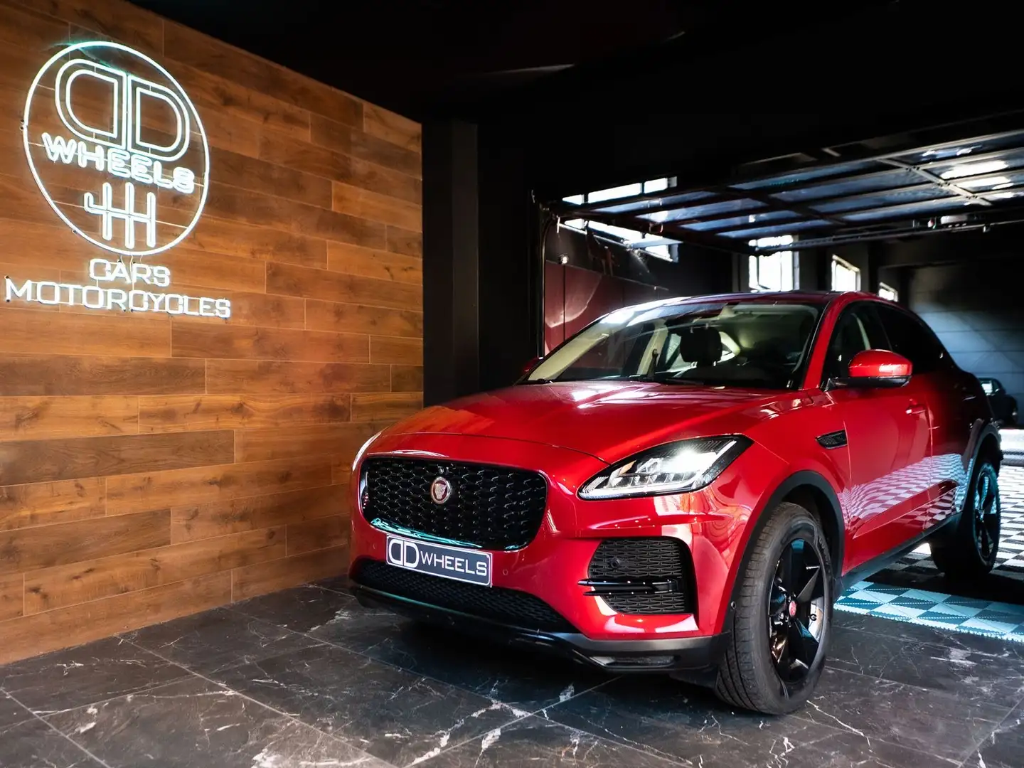 Jaguar E-Pace 1.5 T MHEV P160 Rouge - 1