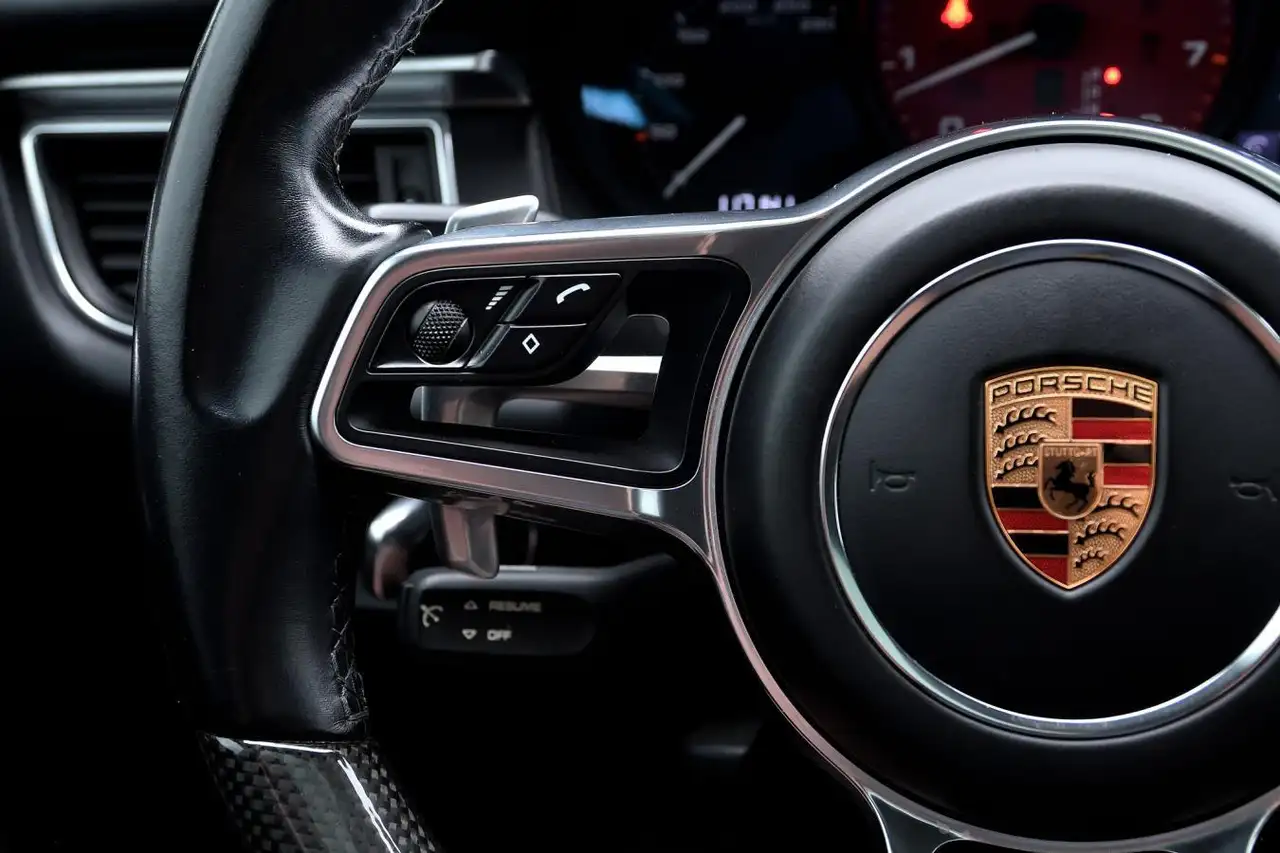 Porsche Macan photo Porsche Macan
