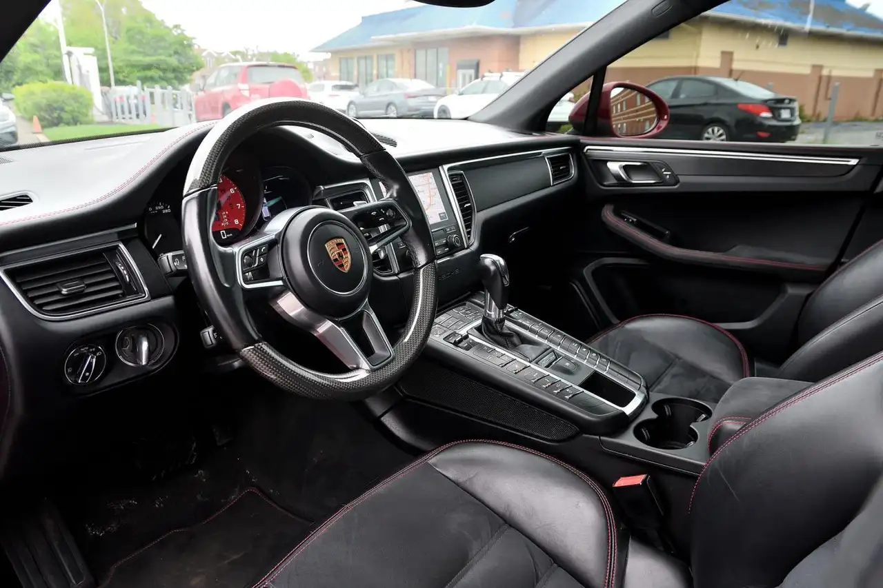 Porsche Macan photo Porsche Macan