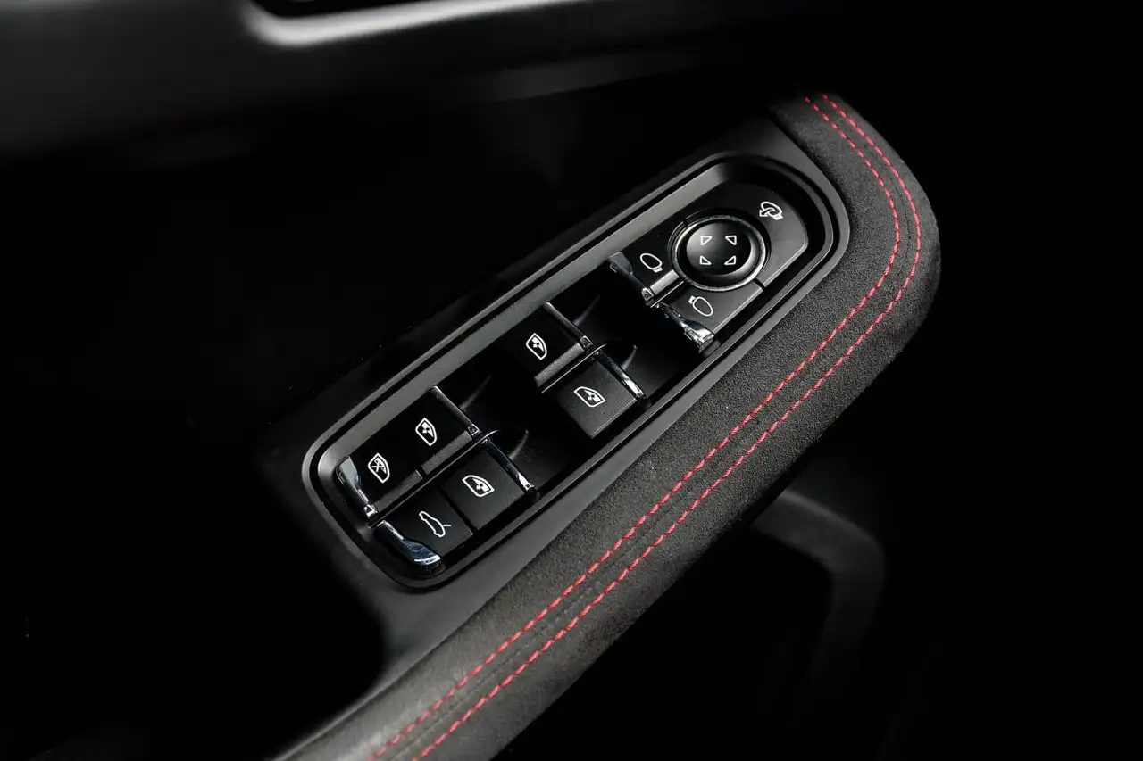 Porsche Macan photo Porsche Macan