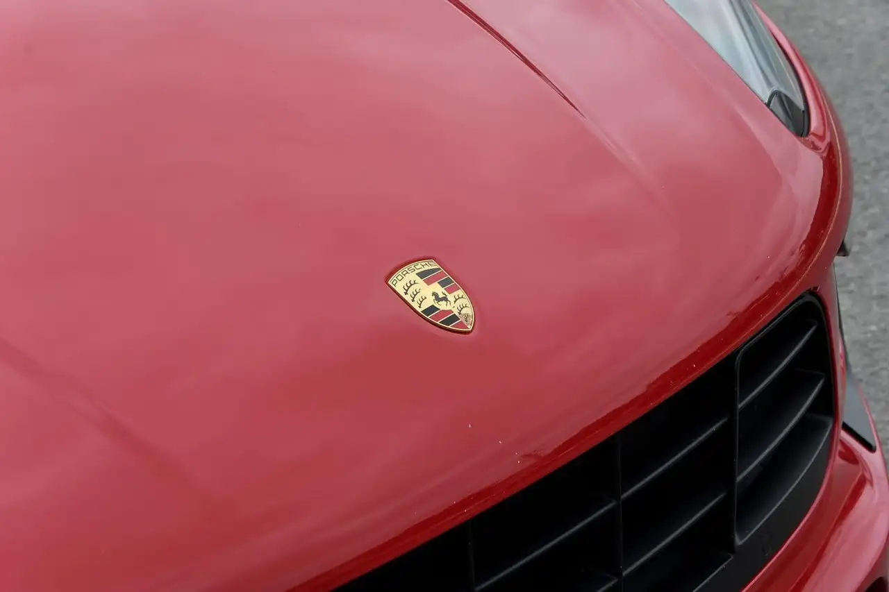Porsche Macan photo Porsche Macan