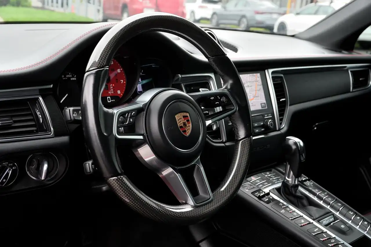 Porsche Macan photo Porsche Macan