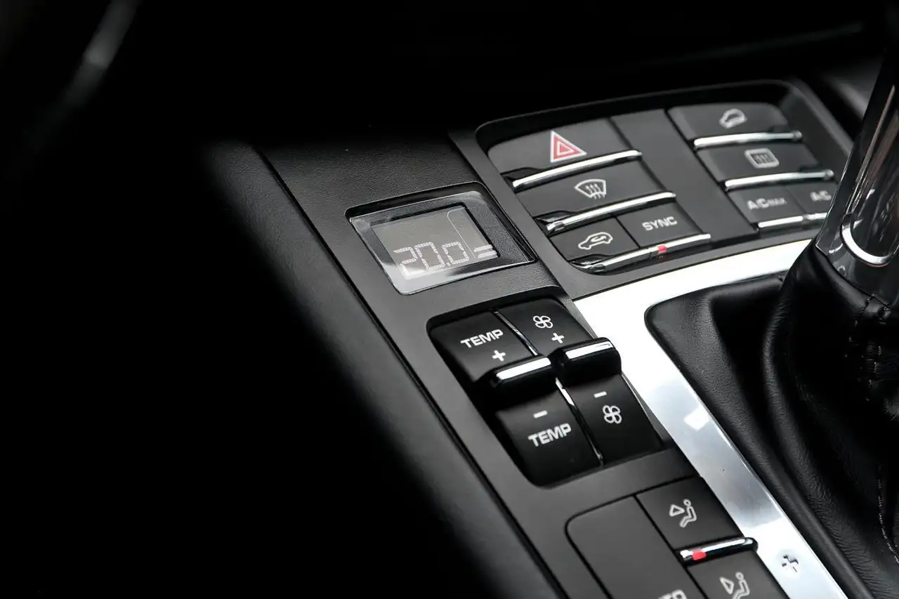 Porsche Macan photo Porsche Macan