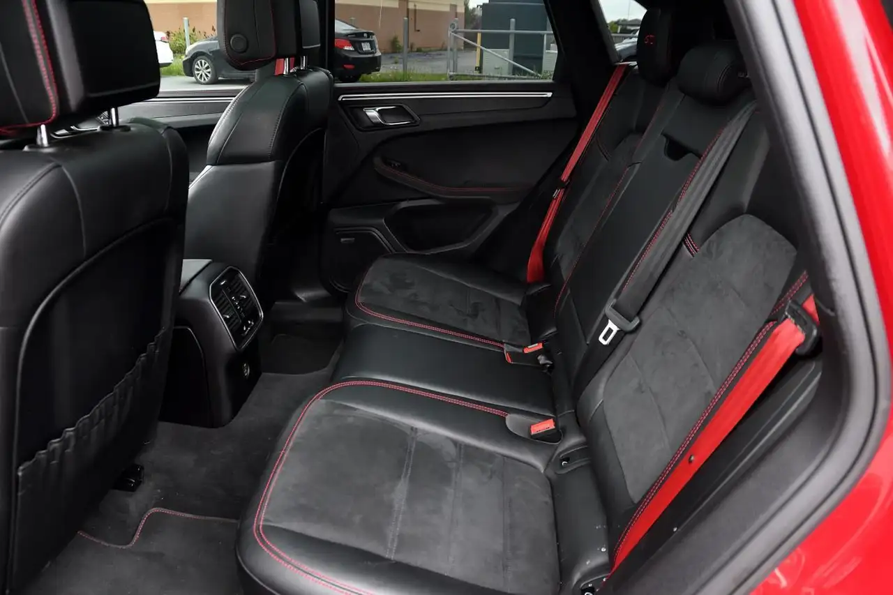 Porsche Macan photo Porsche Macan