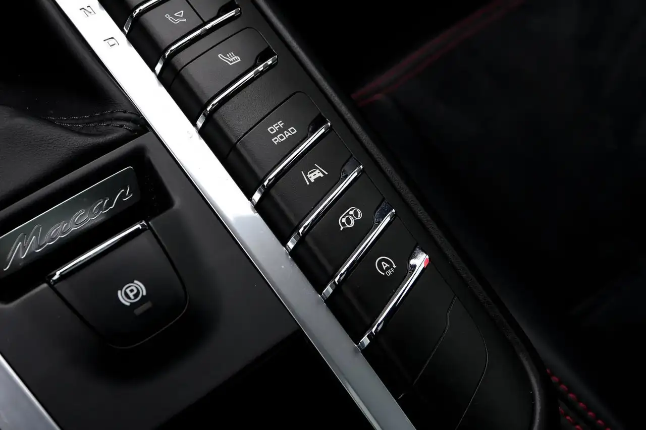 Porsche Macan photo Porsche Macan