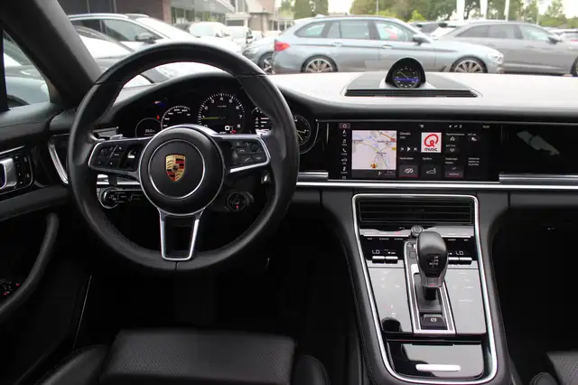 Porsche Panamera view 9