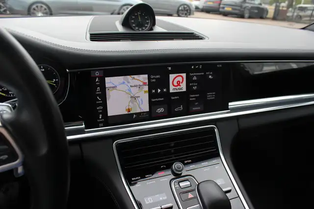 Porsche Panamera view 19