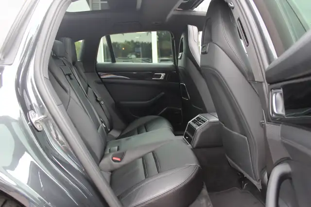 Porsche Panamera view 12