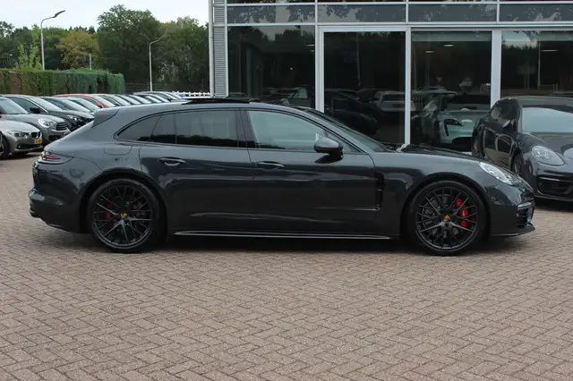 Porsche Panamera view 5