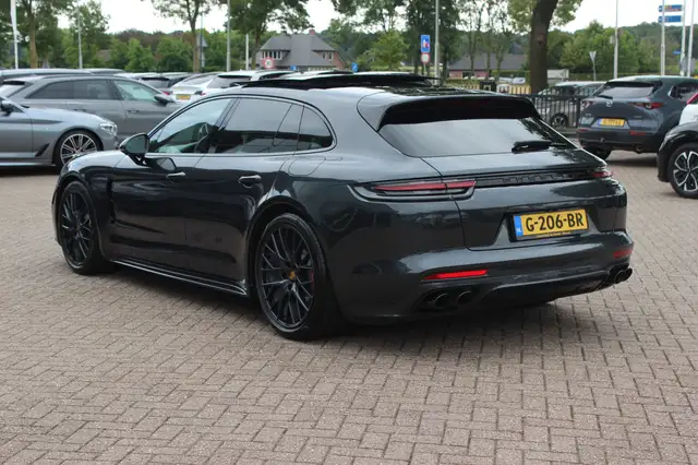 Porsche Panamera view 3